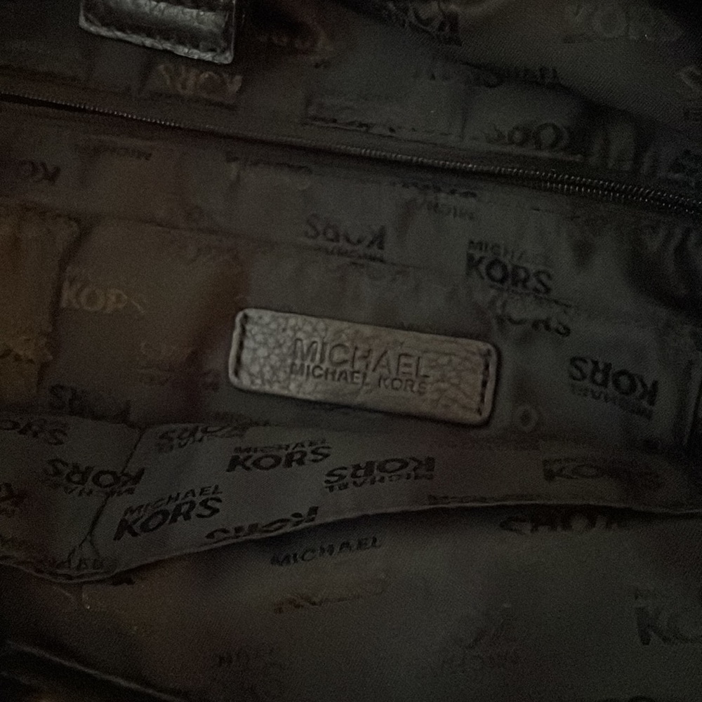 Michael Kors bag. - Picture 2 of 3